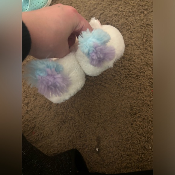 perfect condition size 7/8 slippers for toddlers - Picture 5 of 11